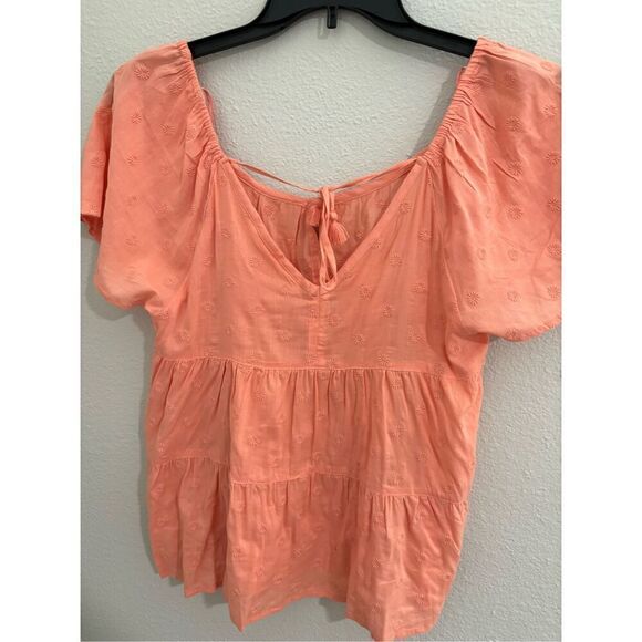 ❤️Old Navy Tiered Embroidered Tie Back Blouse - Picture 3 of 4